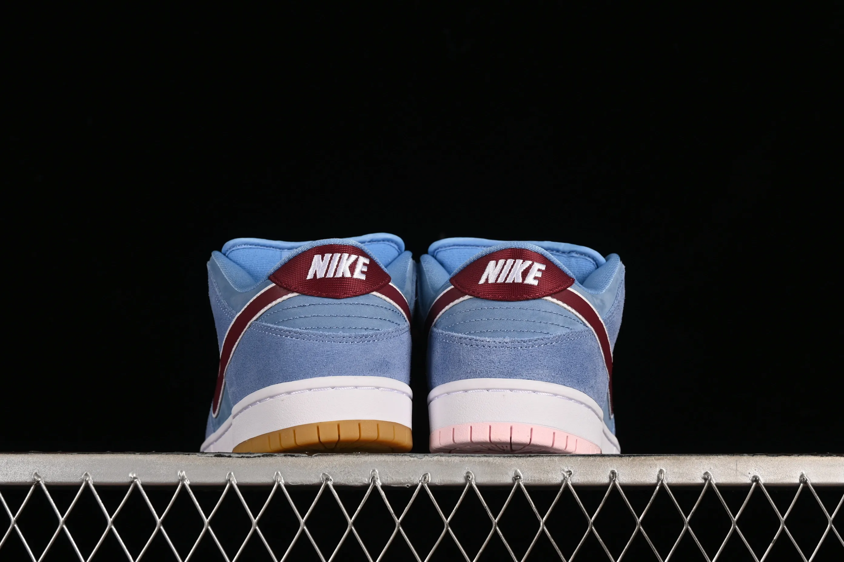 All Categories Nk SB Dunk Series Nk SB Dunk Low Low-top sneakers Foreign trade version Nk SB Dunk Low "Phillies" Bubblegum SB low-top sports and leisure sneakers DQ4040-400